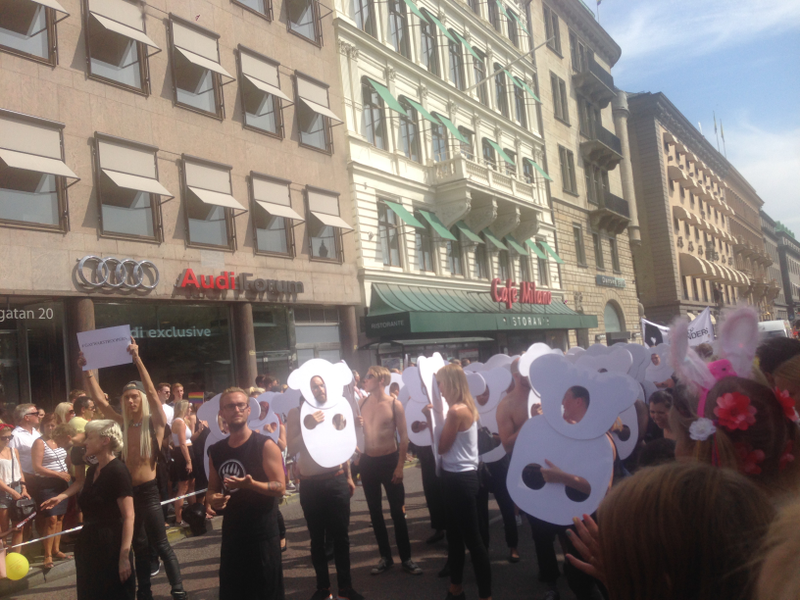 Illustration for article titled My photos from the biggest pride parade in Sweden!